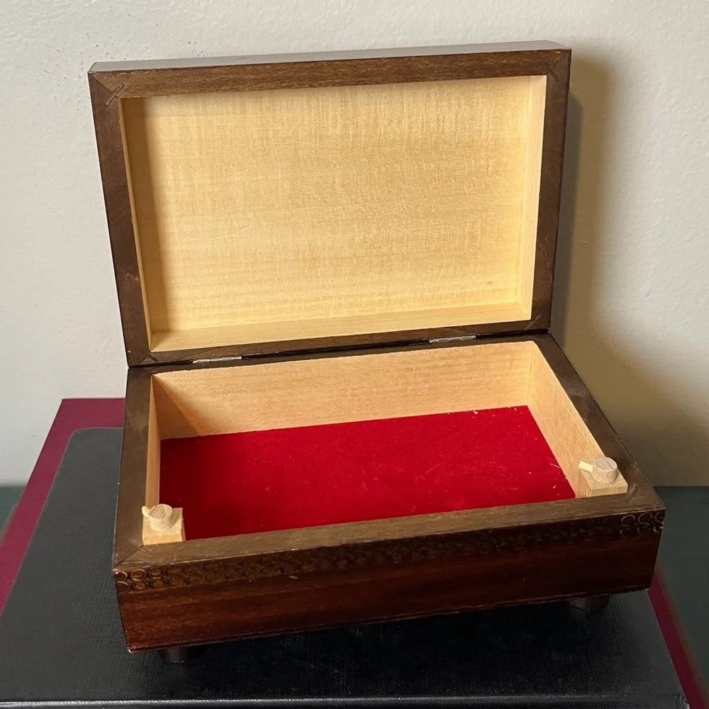 Enchanted World of Boxes Compass Design Wooden Keepsake Box‎
